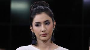 Aktris tyas mirasih dikabarkan ditalak cerai oleh suaminya, raiden soedjono. 4 Tahun Menikah Tyas Mirasih Digugat Cerai Suami