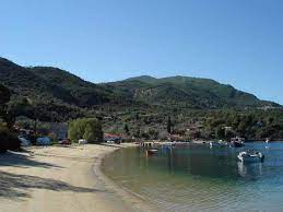 Από χωριό σε χωριό οι φλόγες. Lixadonhsia Tayros Twn Wrewn Paralies Aidhpsos
