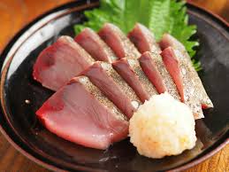 コシナガマグロの炙り刺身、雄節は刺身、雌節は炙り刺身に - 魚料理と簡単レシピ