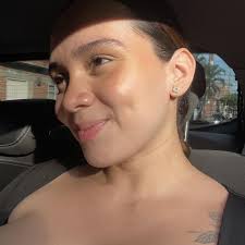 No hay nombre femenino con G aparte de Gabriela y Gisela