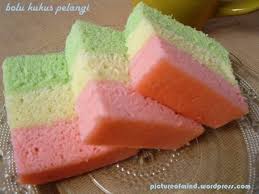 Bahan a 500ml putih telur 300gm gula pasir 1 sudu besar ovalette 1/2 sudu teh garam. Bolu Kukus Pelangi Raining In My Mind