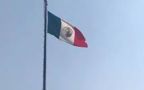 Una bandera nacional es una bandera que representa y simboliza una nación determinada. Imagen De Bandera De Cabeza En Palacio Nacional Causa Gran Polemica En Redes Sociales El Sol De Mexico Noticias Deportes Gossip Columnas