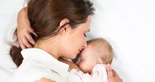 Amamantar hasta los dos años, ¿sí o no? Debate en la Semana de la Lactancia 