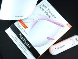 Beauty Tech Neutrogena Light Therapy Acne Mask Review The Happy Sloths Beauty Makeup And Skincare Blog With Reviews And Swatches