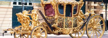 Două coroane și două trăsuri vor fi folosite la încoronarea regelui Charles  al III-lea