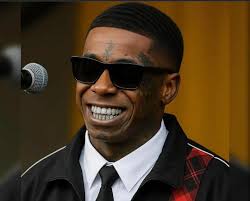 How do Lil Wayne look without dreadlogs? Should he shave or or put dreads?  🤔