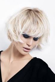 Carre Court Decoiffe Avec Frange Jacques Dessange Carre Court Decoiffe Dessange Coiffures Coiffure