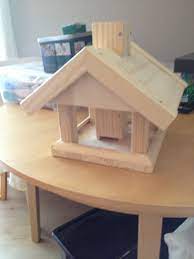 Das futterhaus ist für alle vögel geeignet. Vogelhaus Bauanleitung Zum Selber Bauen Heimwerker Forum Vogelhaus Selber Bauen Vogelfutterhaus Selber Bauen Vogelfutterhaus Bauen