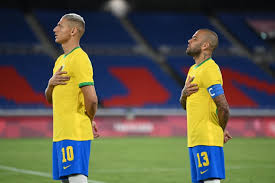 De olho na próxima fase das olimpíadas, as seleções buscaram a vitória até o último minuto. 6zocdusksyzitm