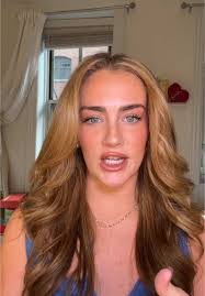 Mandy Graff's Instagram, Twitter & Facebook