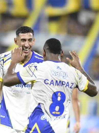 😮‍💨 Ángel Di María jamás imaginó que estaría asistiendo al gran Jáminton  Campaz para celebrar goles juntos. Qué lujo, Fideo.