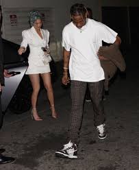 Kylie And Travis New Years 2019 Kyliedaiily Via Ig Em 2020 Roupas Tumblr Kylie Jenner Roupas