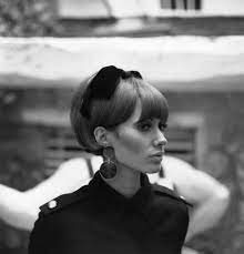 Les astuces pour réaliser un chignon brigitte bardot. Tendance Coiffure Sixties 70 Styles Coiffure Des Annees 60
