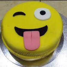 Emoji Cake Made By Rachael C Proud Of Myself Torta Emoji Dolci Torte