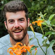 Perché CADONO tutti i CACHI acerbi?🍊🌳 Fino ad un 20-30% dei frutti è una  cosa normale, è semplicemente la pianta che sta selezionando i frutti da  portare a maturazione. Nel caso la