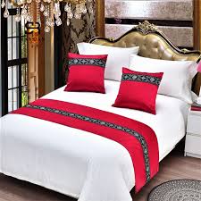 Un team di tecnici ed esperti. Rayuan Rosso Della Pelle Scamosciata Del Ricamo Copriletti Letto Runner Coperte E Plaid Biancheria Da Letto Singolo Queen Re Letto Telo Di Copertura Casa Hotel Decorazioni Bedspread Aliexpress