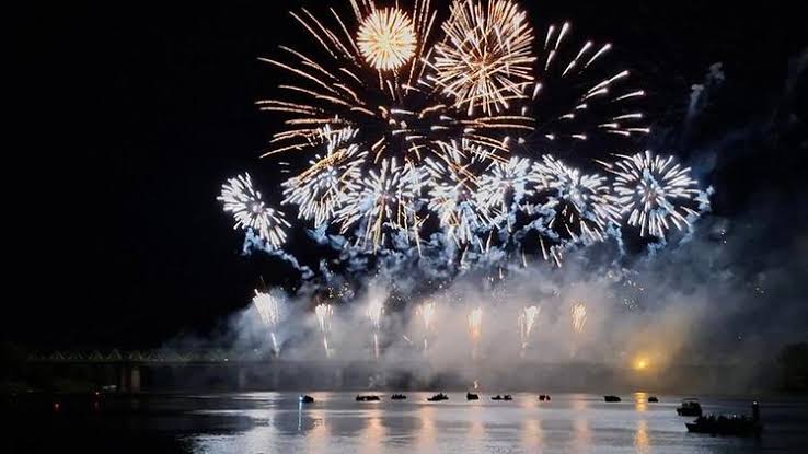 In quattromila a vedere i fuochi d'artificio di Revere: «La fiera è stata  u...