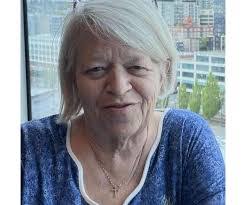 Dee Palmer's Instagram, Twitter & Facebook