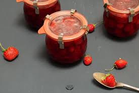 Confiture De Fraises Maison Allegee En Sucre Recette En 2020 Confiture De Fraises Maison Confiture Fraise Confiture