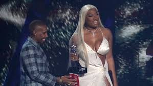 The awards show's theme of celebrating black women (and their edges) held throughout the sunday's (june 27) telecast of the 21st annual bet awards gave black women their flowers and. 6 Joxurbju5okm