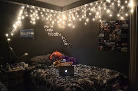 Brilliant Bedroom Display Using Icicle Lights Christmas Lights In Bedroom Tumblr Rooms Cool Rooms