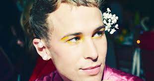13 reasons why actor tommy dorfman says she's reintroducing herself to the world, coming out as transgender. Nhrjmq9ixpk Vm