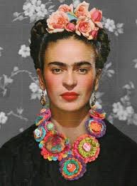 Frida Kahlo La mujer de las flores en la cabeza, los bordados coloridos, la  ceja prominente. Aquella que encontró en el arte la mejor salida a una  mente acelerada y un cuerpo