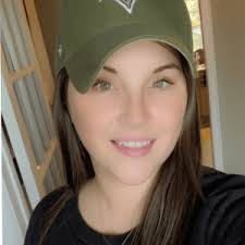 Amanda Dowell's Instagram, Twitter & Facebook