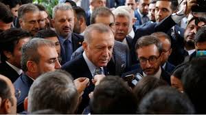 Cumhurbaşkanlığı i̇letişim başkanı fahrettin altun'un eviyle ilgili çıkan haberlerin ardından bu kez de başka bir iddia tartışmalara neden oldu. Isimiz Iletisim E Havale Yusuf Fidan