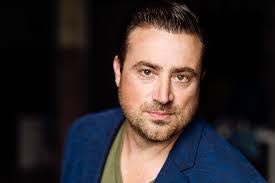 Robert Tweten's Instagram, Twitter & Facebook