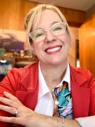 Lora Sweeney's Instagram, Twitter & Facebook