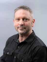 Danielle Heaton's Instagram, Twitter & Facebook