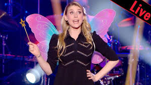 Cette girafe chapardeuse et gourmande va vous faire rire aux éclats ! Laura Laune La Girafe Live Dans Les Annees Bonheur Youtube