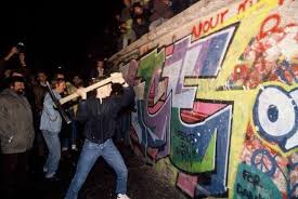 Incredible Photos From The Fall Of The Berlin Wall Cold War Berlin Wall Berlin Wall Fall