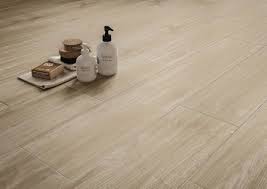 Fliesen im holzdesign nehmen diese positiven eigenschaften auf und kombinieren sie mit den guten eigenschaften haben sie gefallen am holzdesign der fliesen aus der serie woodmax gefunden? Oak Park Ihr Fliesenleger Aus Porta Westfalica F L H Fliesen Lahmann Handel