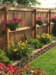 40 Astonishing Garden Fence Decorating Ideas To Follow Small Backyard Gardens Small Front Yard Landscaping Garden Yard Ideas