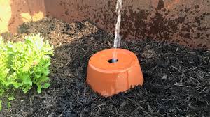 Ledsolarleuchte ball mit erdspieß und farbwechsel kaufen. Wasser Sparen Beim Giessen Mit Olla Im Garten Marktcheck Swr Fernsehen