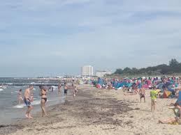 Warnemunde Strand Im Sommer Warnemunde Strand Sommerurlaub Ostsee Strand