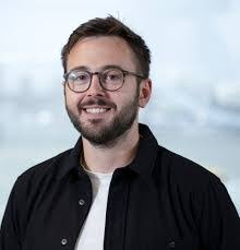 Alex Pearson's Instagram, Twitter & Facebook