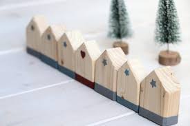 Kinder werden heutzutage überhäuft mit spielzeug, das noch dazu fertig abgepackt aus dem geschäft kommen. Diy Holzhauser Basteln Lavendelblog