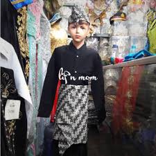 Hal ini juga berlaku di jawa barat. Pakaian Adat Sunda Jawa Barat Shopee Indonesia