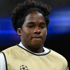 Barcelona sai na frente do Real Madrid por Gilberto Mora