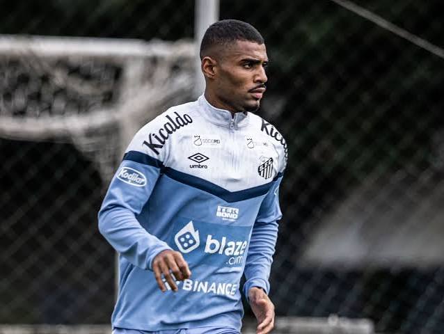 Zagueiro do Santos est&aacute; entre os melhores do mundo no jogo a&eacute;reo; veja ranking | CNN Brasil