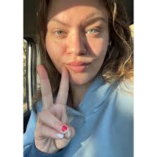 Melinda Ciesielski's Instagram, Twitter & Facebook