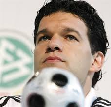Following the withdrawal of regular captain michael ballack from the 2010 fifa world cup squad due to injury, lahm was chosen to captain the team at the upcoming tournament. Integration Auch Auf Dem Fussballplatz
