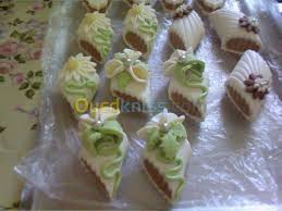 Vente de gateaux orientaux pour toute occasion a petit prix , et sur commande a :aminamesbahi@hotmail.fr. Prix 50 Da Fixe Gateaux Sur Commandes Pour Toute Circonstance Anniversaire Mariage Reception Bapteme Naissance Circoncisio Christmas Truffles Food Desserts
