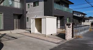 new japanese monooki 画像はmnになります 信頼のメイドインジャパン物置 あたらしいマツモト物置は日本のスチール製 物置の 歴史５０年を代表する物置です さんかく屋根のデザインと物置を１カラーにした他にはないデザイン そしてデザインだけではなく製品重