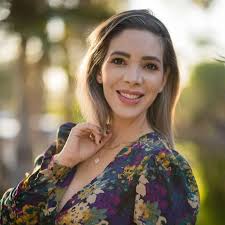 Doris Caro's Instagram, Twitter & Facebook