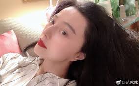 Nữ diễn viên tỏ ra thoải mái, thân thiện với phóng viên dù cô đang gặp nhiều khó khăn trong sự nghiệp. Pháº¡m BÄƒng BÄƒng Bá»‹ Nghi Mang Thai Xuáº¥t Hiá»‡n Táº¡i Bá»‡nh Viá»‡n Phá»¥ Sáº£n