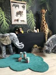 I have found my 10 favorite jungle and safari nurseries and listed them below, as well as how to recreate them for youself! Fotografiya Jungle Nursery Decor Tropical Nursery Baby Room Decor